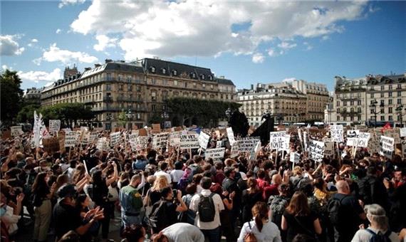 صدها زن فرانسوی در اعتراض به انتخاب وزیر کشور جدید تظاهرات کردند