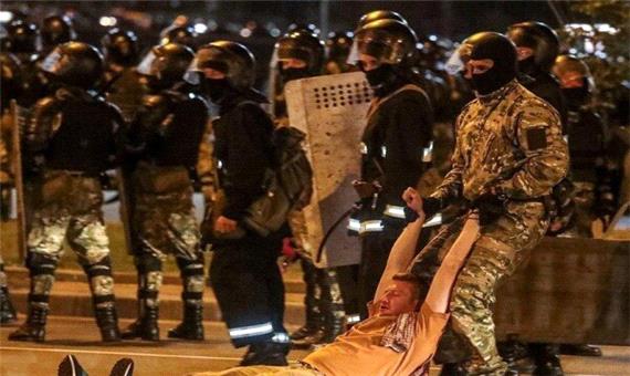 درگیری معترضان با پلیس بلاروس بعد اعلام اولیه نتایج انتخابات