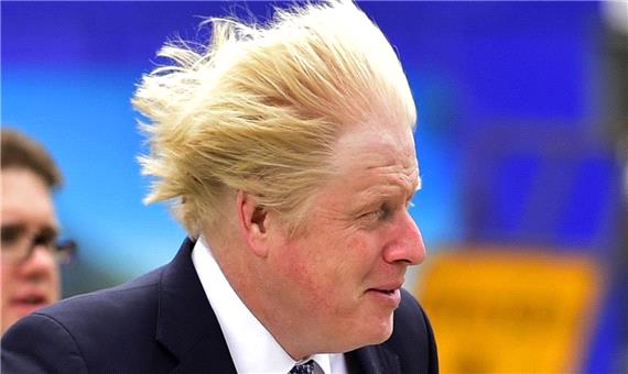 نخست‌وزیر انگلیس برای شانه نکردن موهایش عذرخواهی کرد