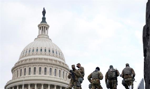 مناقشه بر سر تلاش یک نماینده کنگره آمریکا برای وارد کردن سلاح به مجلس