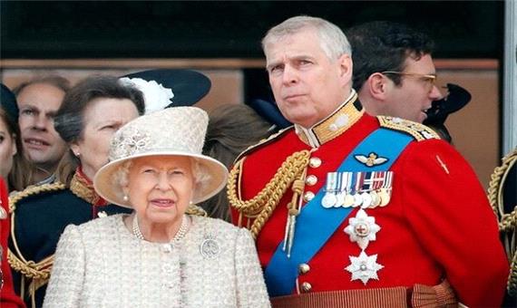 عدم حضور فرزند ملکه در مراسم رسمی به دلیل رسوایی اخلاقی