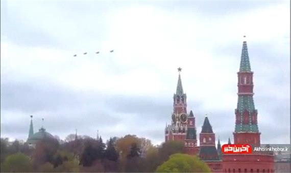 فیلمبرداری بی نظیر از جنگنده‌های سوخو روسیه در مراسم روز پیروزی