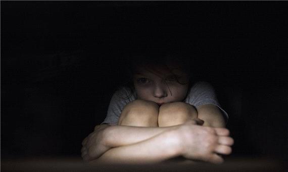 دلیل ترس از تاریکی نه هیولای زیر تخت، بلکه مغز شما است