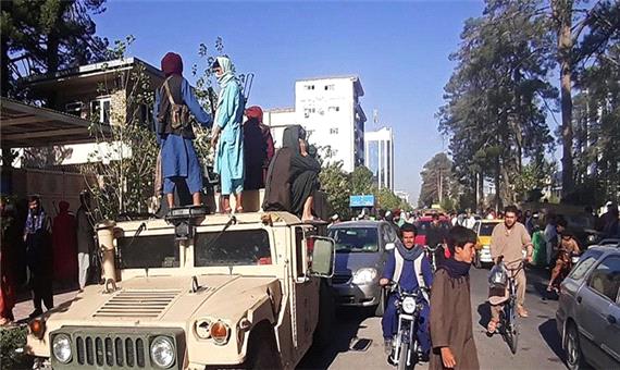 سی‌بی‌اس: طالبان با خودروهای زرهی آمریکایی به غنیمت گرفته در راه کابل است