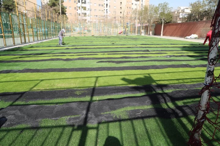 آماده سازی سومین زمین چمن محلی