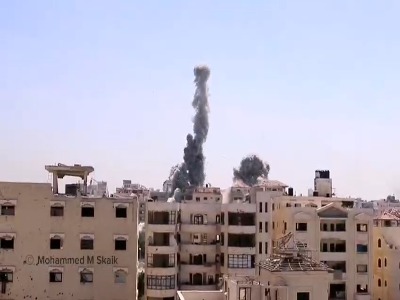 لحظه بمباران ساختمان مسکونی در محله تل الهوا در غزه
