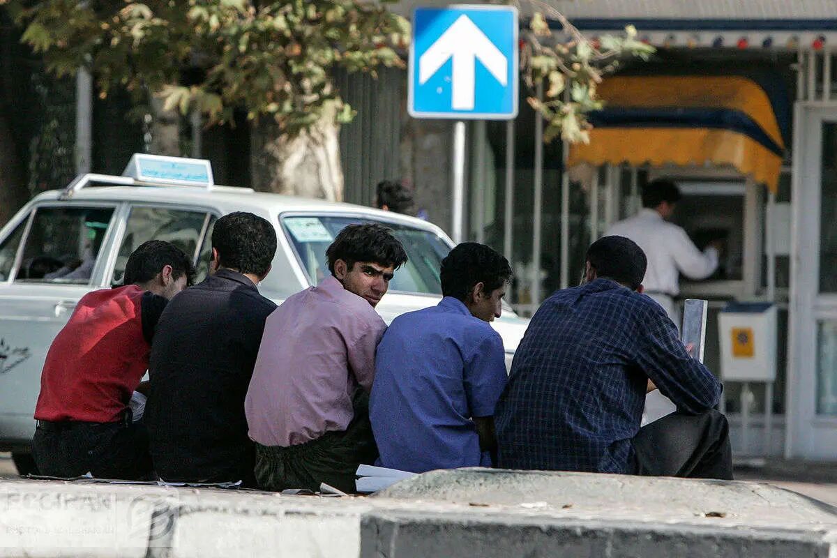 بیکاری در مدار نزول