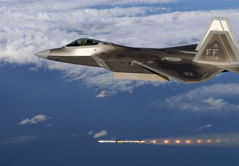 افشای انتقال فناوری نظامی به پکن؛ اف-۲۲ در تیررس موشک‌های چینی