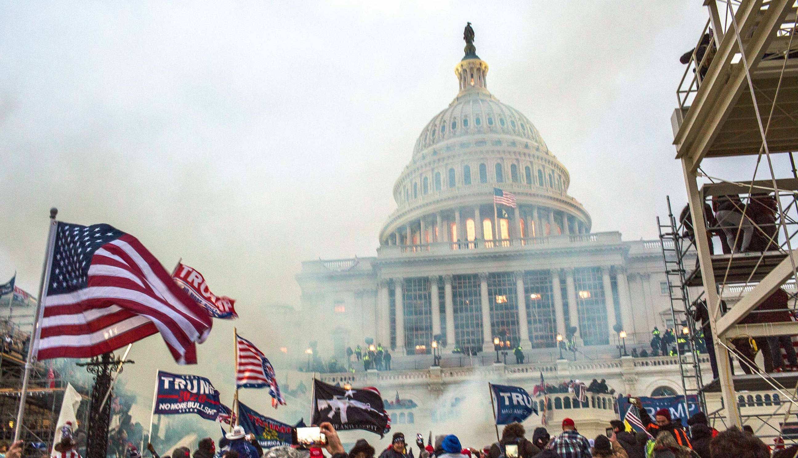 نشنال‌ اینترست: آمریکا در مسیر انقلاب یا جنگ داخلی است