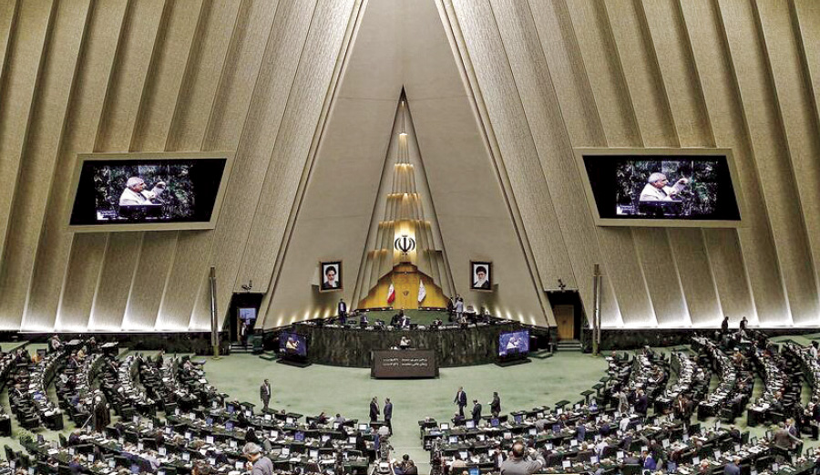 جزئیات بررسی «به‌کارگیری بازنشستگان» و «قانون بیمه رانندگان» در مجلس