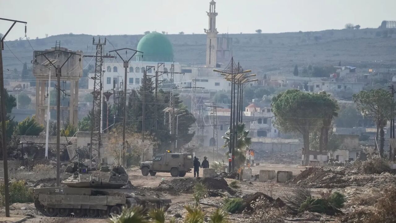 تداوم نفوذ رژیم صهیونیستی در جنوب سوریه؛ گشتی اسرائیلی به شمال قنیطره وارد شد