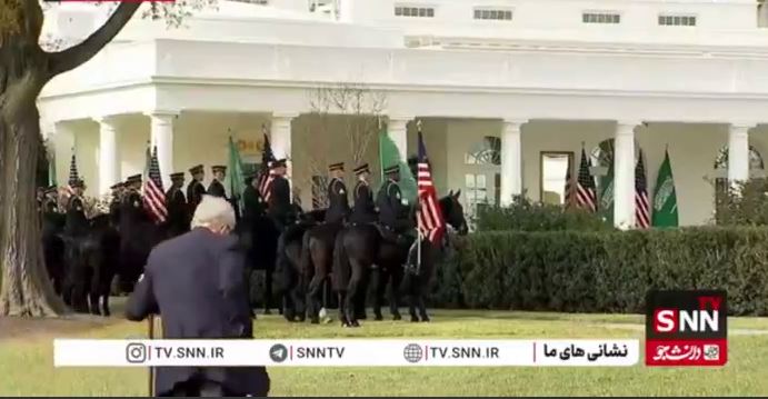 قدم زدن پیرمرد در حیاط کاخ سفید