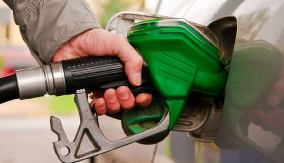 نیمه پر مصوبه بنزینی