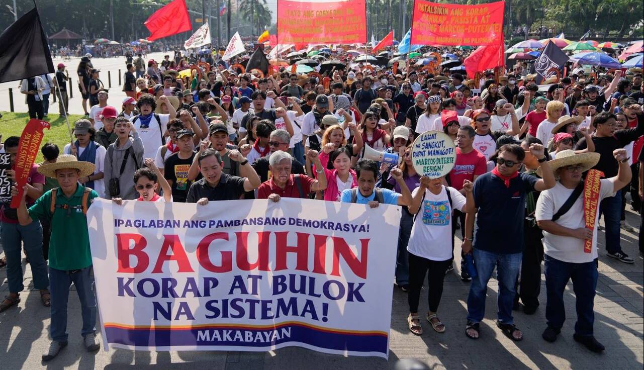 هزاران معترض در فیلیپین خواستار برکناری رئیس جمهوری این کشور شدند