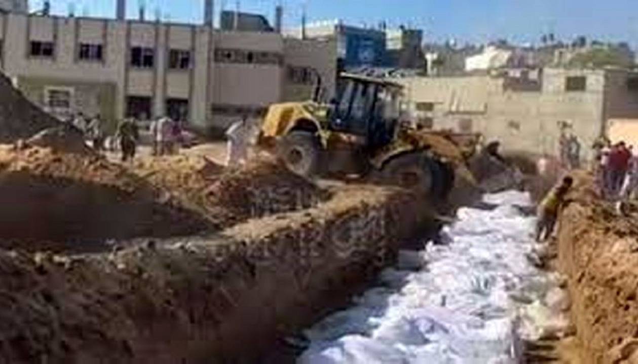 سی ان ان: نظامیان اسرائیلی پیکر ساکنان غزه را که به دنبال غذا بودند با بولدوزر دفن کردند