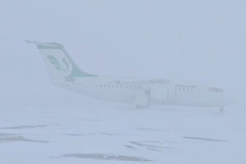 هشدار فرودگاه مشهد در پی پیش‌بینی بارش سنگین برف / مسافران قبل از عزیمت با اطلاعات پرواز تماس بگیرند