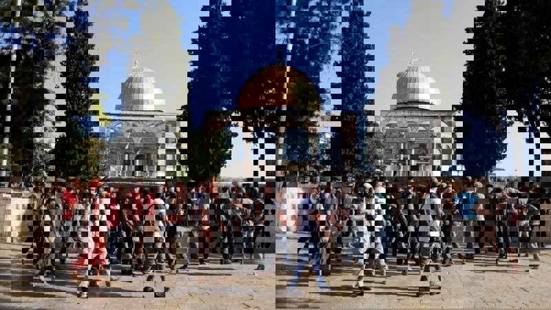 تداوم یورش شهرک نشینان صهیونیست به مسجدالاقصی+فیلم