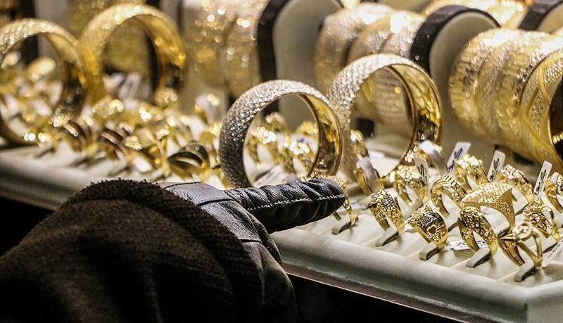 فعال بازار طلا: عروس و دامادها هم به زور حلقه می‌خرند؛ طلا خریدار ندارد