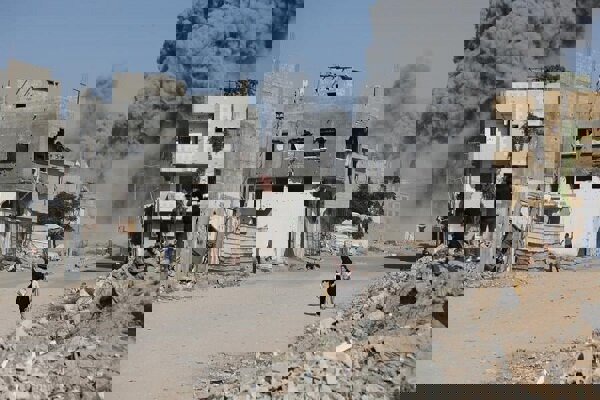 ادامه حملات صهیونیست‌ها به غزه؛ کشف پیکر ۱۴ شهید فلسطینی