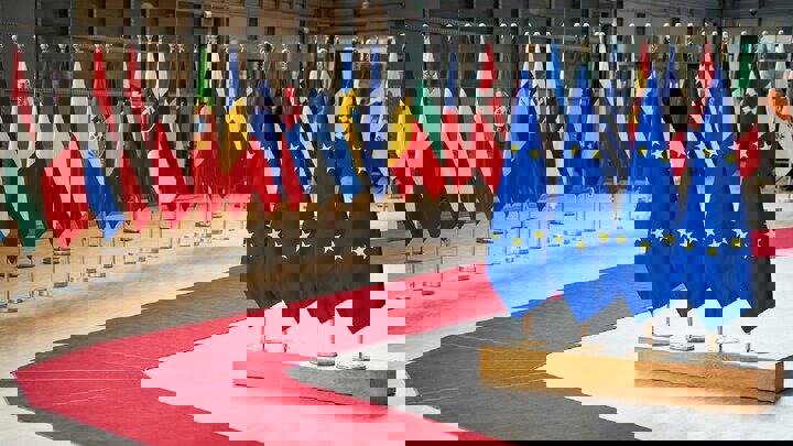 سیاستمدار سوئیسی: اروپا حاضر نیست افول سلطه جهانی خود را بپذیرد