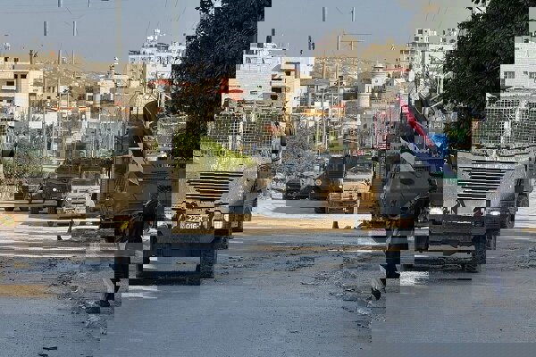 یورش نظامیان رژیم صهیونیستی به مناطق مختلف کرانه باختری