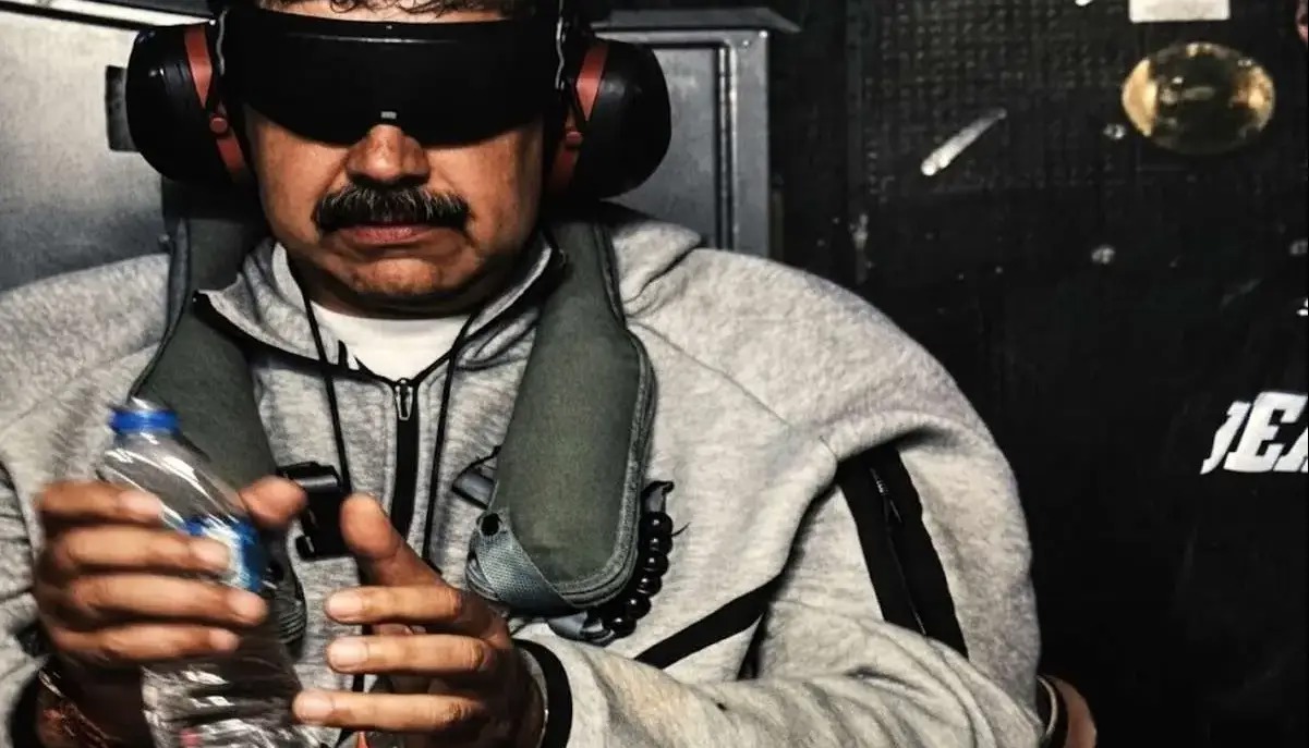 عینک دودی؛ مسواک در میرافلورس، مسواک در نیویورک