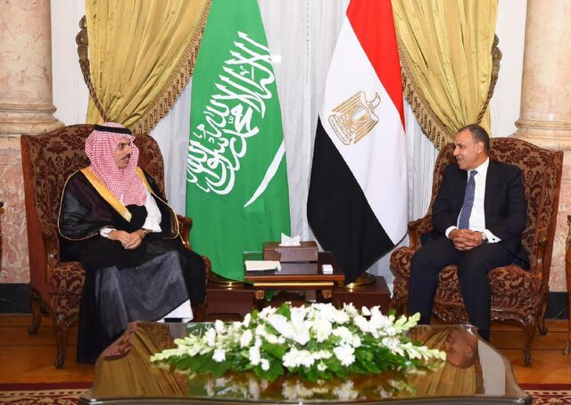 رایزنی‌های بن‌فرحان با مقامات ارشد مصر درباره اوضاع منطقه