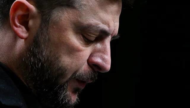 تحلیلگر روس: زلنسکی در مذاکرات به گوشه رینگ رانده شده است