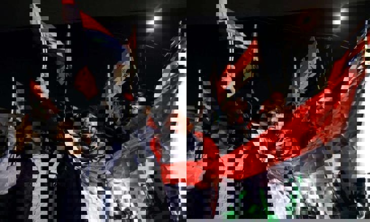 عراقی‌ها عکس ترامپ و پرچم آمریکا را به آتش کشیدند+ تصویر و فیلم