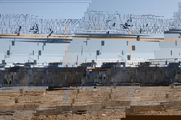 بغداد ۴۵۰ داعشی از جمله چند سرکرده را از سوریه تحویل گرفت