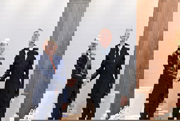 دیدار علی‌اف با نخست وزیر ارمنستان در ابوظبی