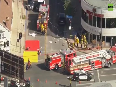 ۹ کشته و زخمی درپی ورود خودرو به فروشگاه در آمریکا