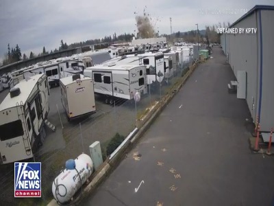 لحظه انفجار هولناک یک کارخانه در آمریکا