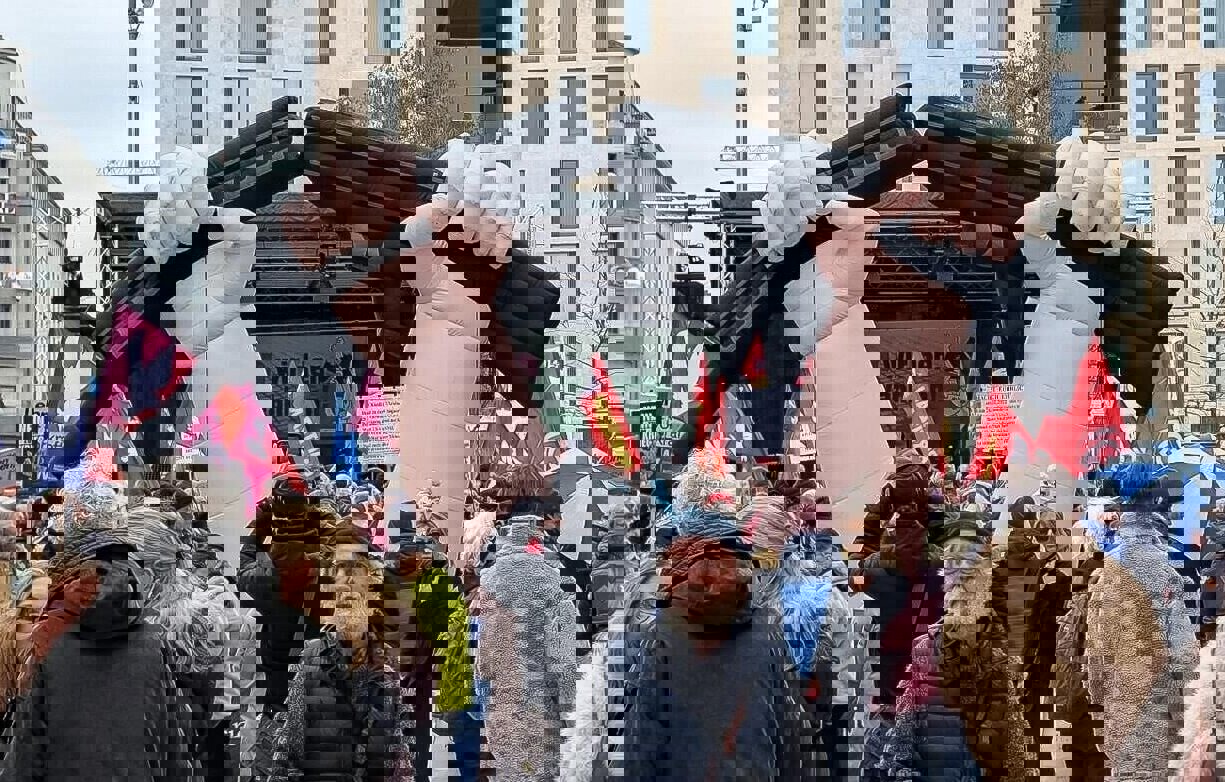 تظاهرات معترضان علیه کنفرانس امنیتی مونیخ و سیاست‌های ناتو + فیلم