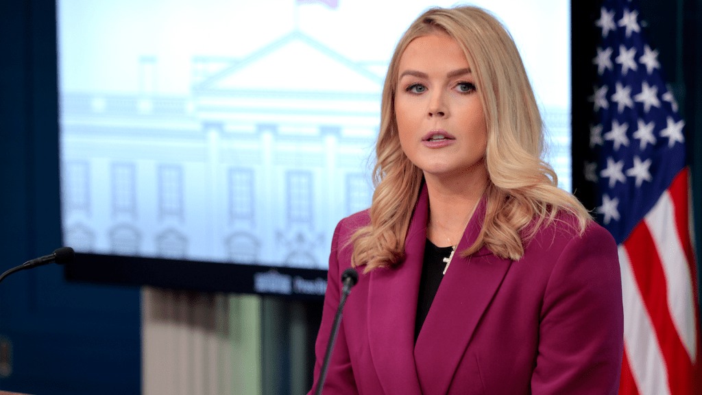 سخنگوی کاخ سفید: مهاجران مشکل اصلی آمریکا هستند!