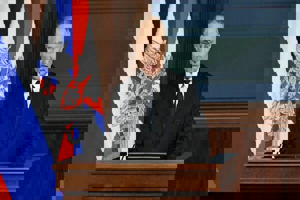 پوتین: باید کسانی که منافع ملی روسیه را تهدید می‌کنند، مهار کنیم