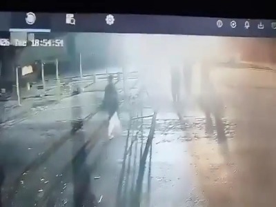 یک بمب‌گذار انتحاری طالبان خود را در ایست بازرسی پاکستانی منفجر کرد