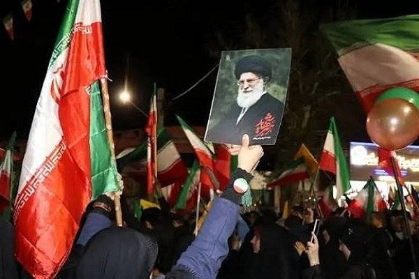 سی‌ان‌ان: مراسم تشییع رهبر شهید ایران پیام چالش برانگیز برای ترامپ است