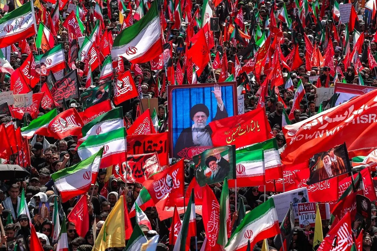 تشییع پیکر رهبر شهید انقلاب به حماسه‌ وفاداری و نماد عزت تبدیل شد