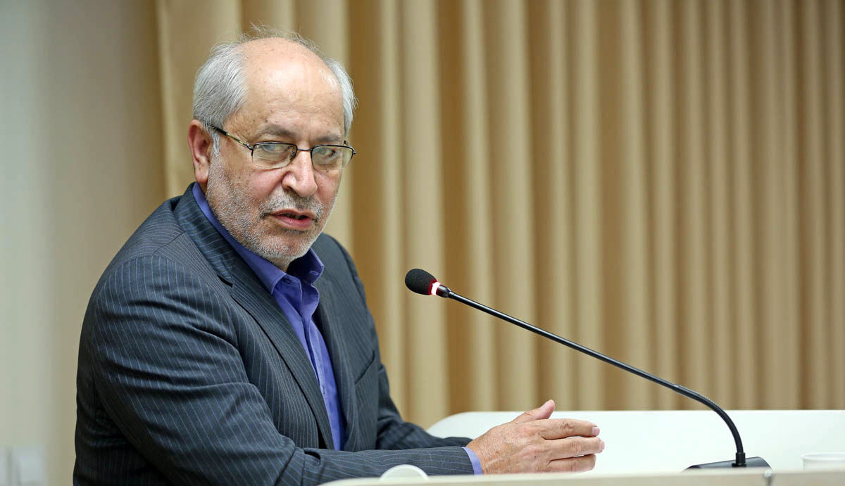 نیلی: پزشکیان مخالف گرانی بنزین بود، اما الان ما به او تذکر می‌دهیم که آقا یواش‌تر!